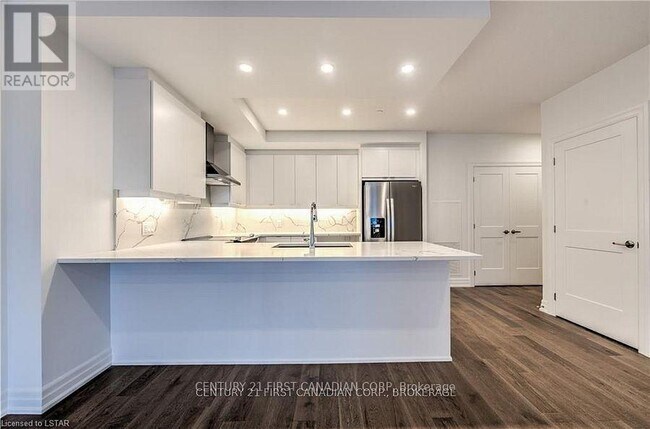 Photo du bâtiment - 460-460 Callaway Rd
