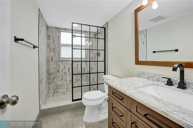 Building Photo - 3900 Oaks Clubhouse Dr