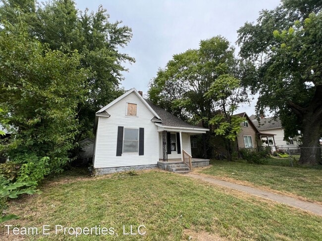 Building Photo - 3 br, 1 bath House - 727 W. Poplar