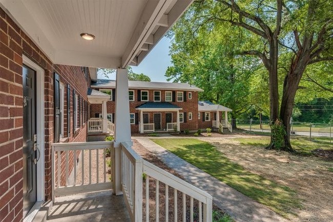 Building Photo - 1 Bedroom for Immediate Occupancy!