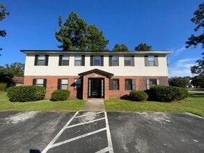 Building Photo - 100 Ravenwood Dr