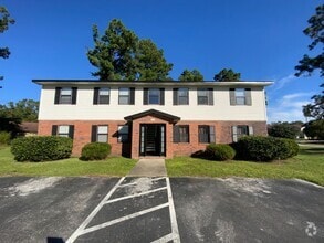 Building Photo - 100 Ravenwood Dr