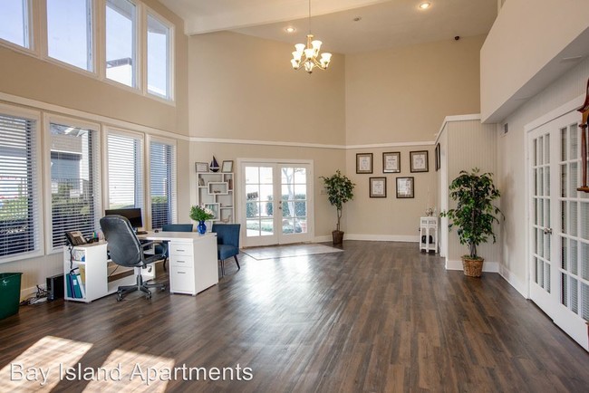 Building Photo - 6109 Bay Island Dr