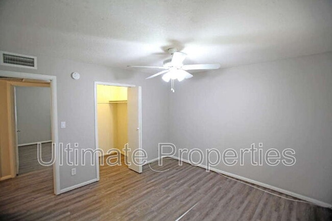 Building Photo - 1547 W Kerry Ln