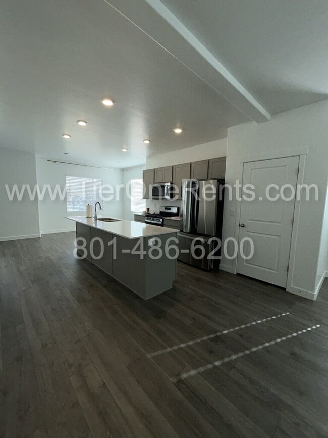 Building Photo - NO DEPOSIT option available for qualified renters!