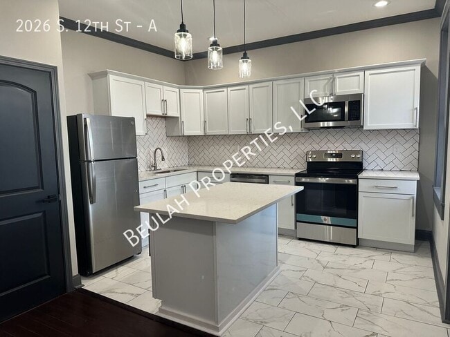 Building Photo - Walkable Soulard 2bd/2ba Townhouse