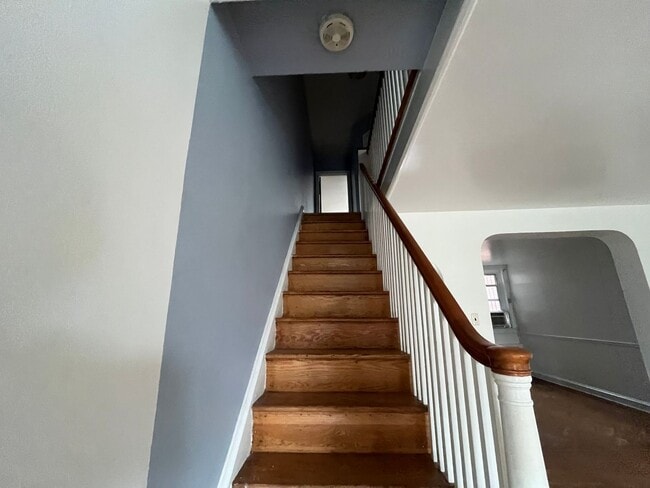 Building Photo - 3140 Longshore Ave