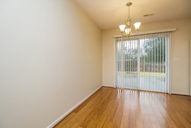 Foto del edificio - 329 Stewart Springs Dr