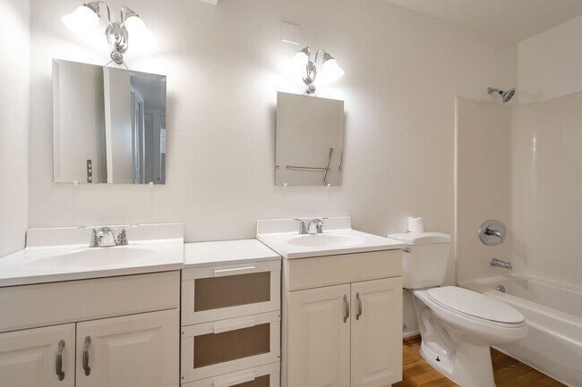 Foto del edificio - 6 Bed/4.5 Bath Home Close to ASU