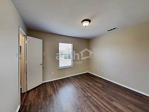Foto del edificio - 1613 Lesli Dr