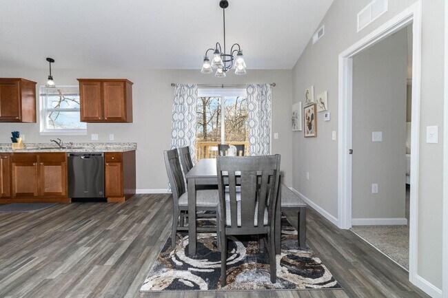 Foto del edificio - Fully Furnished Short-term rental Includes internet, cable, washer, dryer, etc