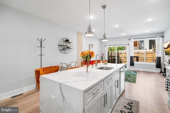 Building Photo - 1924 N 6th St