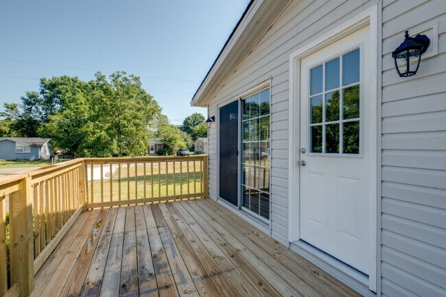 Building Photo - 261 Santa Monica Blvd