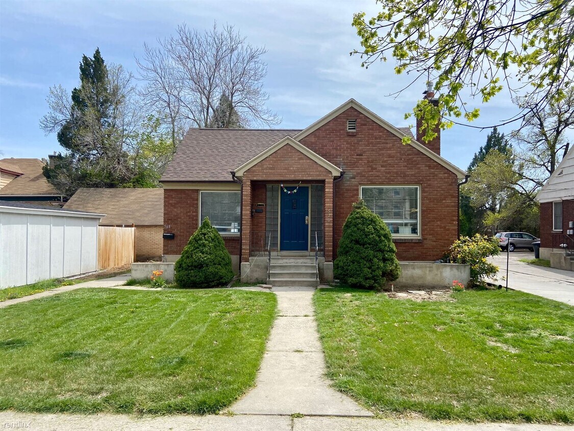 Primary Photo - Room for Rent, 2 bath Duplex - 568 East 50...