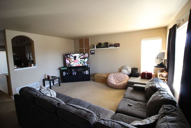 Foto del edificio - Wonderful Home with Finished Basement