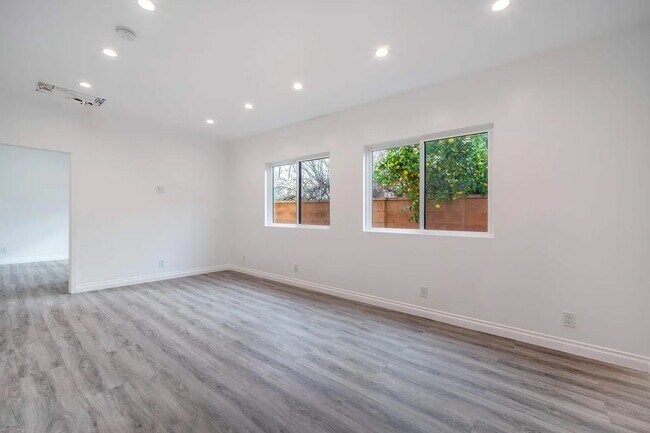 Foto del edificio - 1350 Western Ave