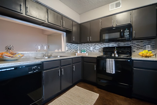 Contemporary Apartment Home - Legacy