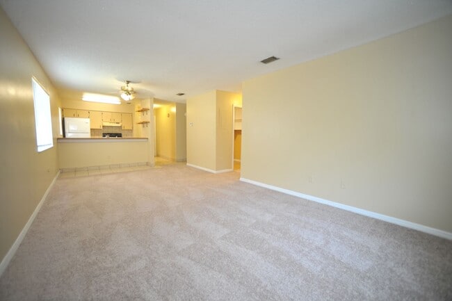 Building Photo - 2410 Fox Hollow Dr