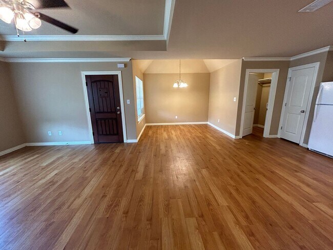 Foto del edificio - RENT READY! Super nice 3 bed 2 bath duplex...