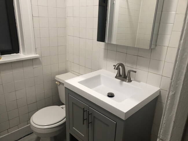Foto del edificio - 2332 W Addison St