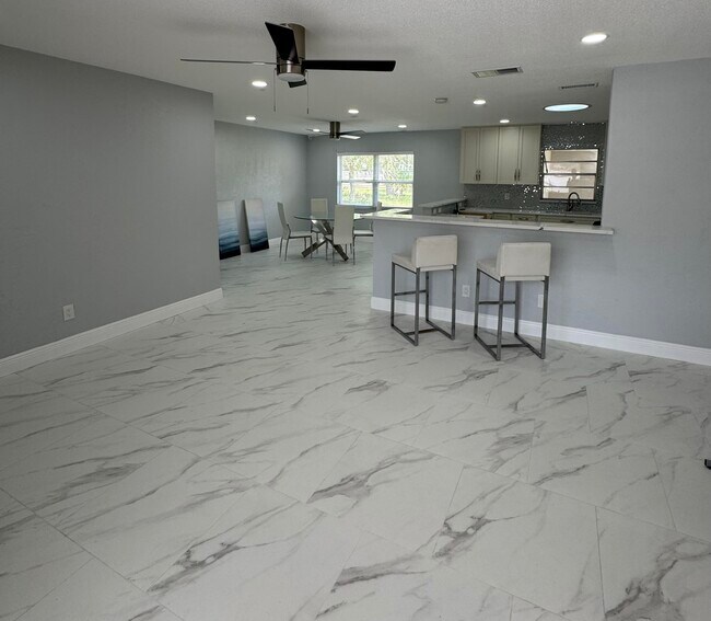 Foto del edificio - 747 Taylor Rd