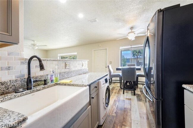 Building Photo - 4625 Bayshore Dr