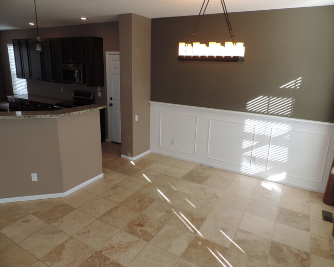 Foto del edificio - Conservatory 4 Bedroom Home (Available Imm...