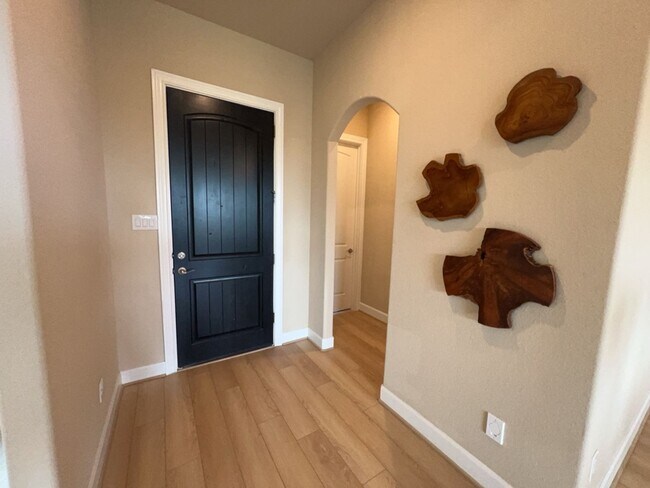 Building Photo - 5602 Caracara St
