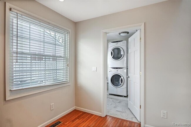 Building Photo - 2315 Guthrie Ave