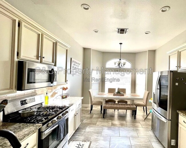 Foto del edificio - 8717 Spruce Ridge Way