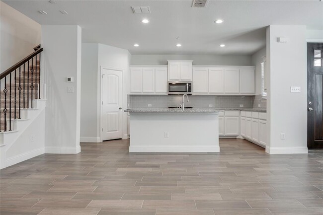 Building Photo - 5512 Crawford Dr