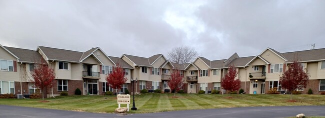 Building Photo - The Fairways