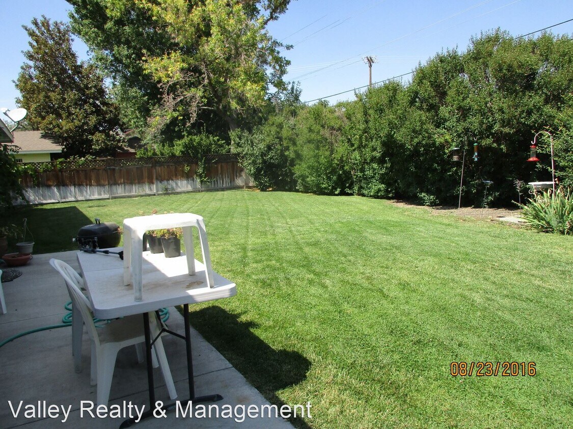 Building Photo - 3 br, 2 bath Apartment - 1393 Meadow Lane