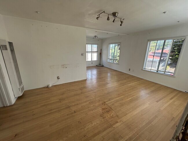 Building Photo - 4504 W 61st St