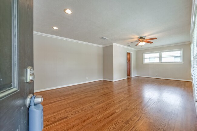 Foto del edificio - 3419 Norris Dr