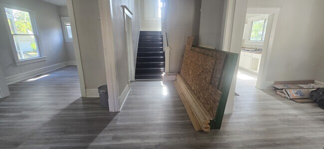 Foto del edificio - 915 W Main St