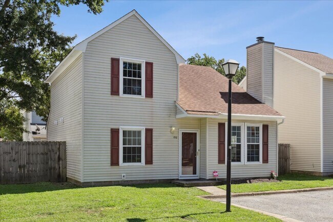 Foto del edificio - 192 Lees Mill Drive