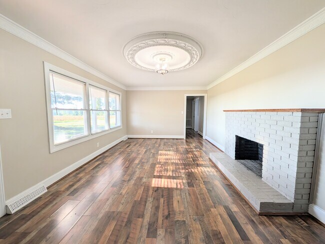 Foto del edificio - 4143 Devine Rd