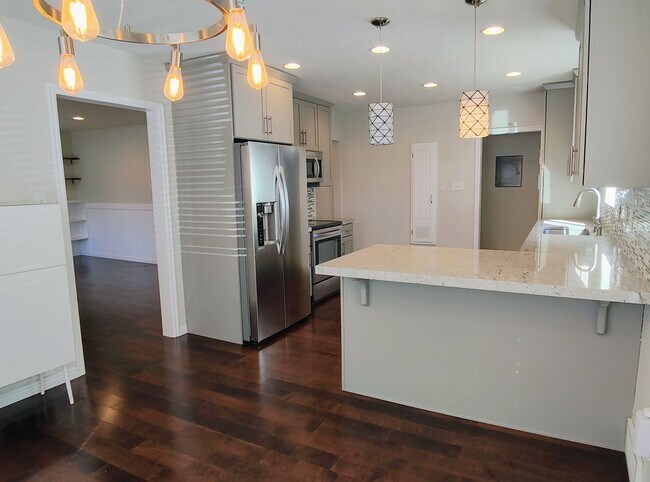 Building Photo - Great 4 Bd 2 Bath Home in Salt Lake Area