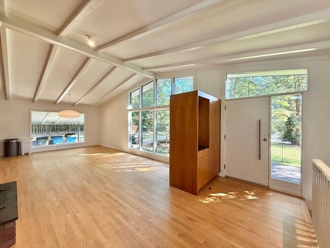 Foto del edificio - 3322 Ocotea St