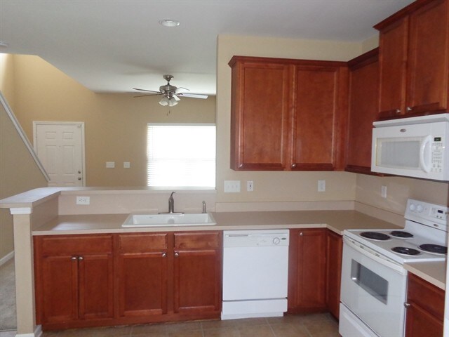 Foto del edificio - 15730 Lakepoint Forest Drive