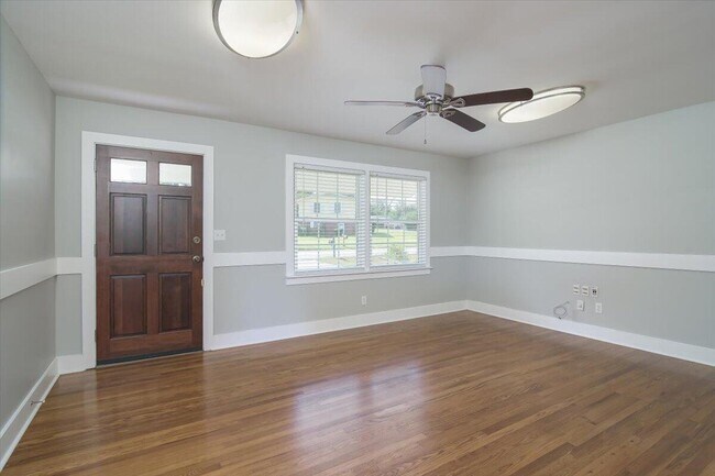 Foto del edificio - 2615 Springwood Dr