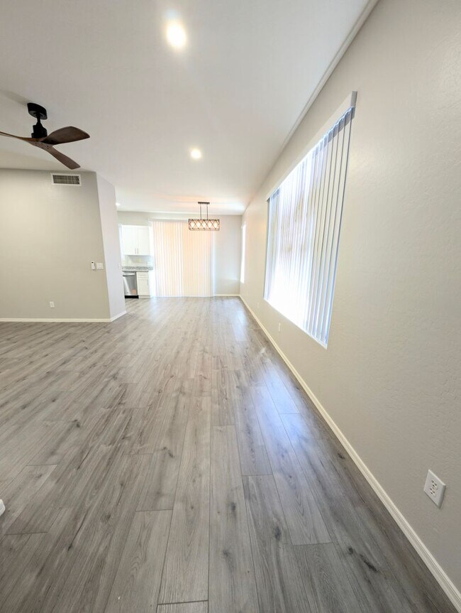 Foto del edificio - REMODELED - LIKE NEW - IN CHAPARRAL ESTATE...