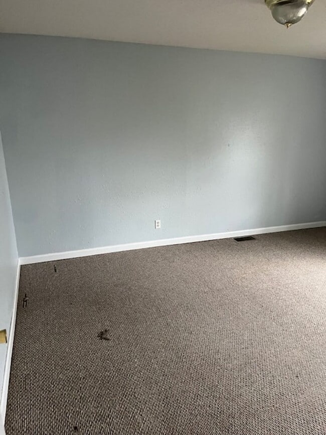 Foto del edificio - Cozy Multi-Level Living Close to Downtown