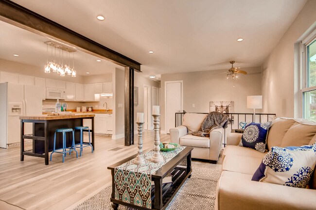 Building Photo - 2040 Hooker St