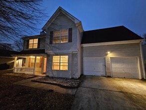 Building Photo - 2825 N Creek Dr