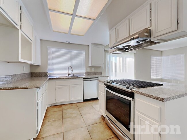Building Photo - 15473 Casa Grande St