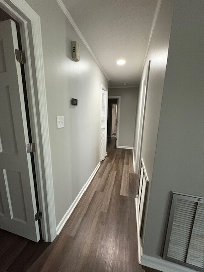 Foto del edificio - MOVE IN READY!