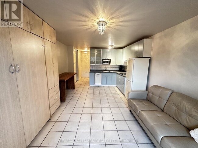 Building Photo - 123 Woodbine Ave