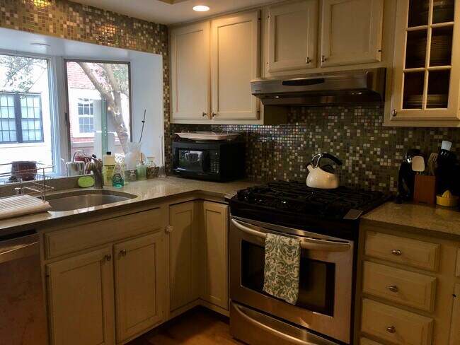 Foto del edificio - 711 Clymer St